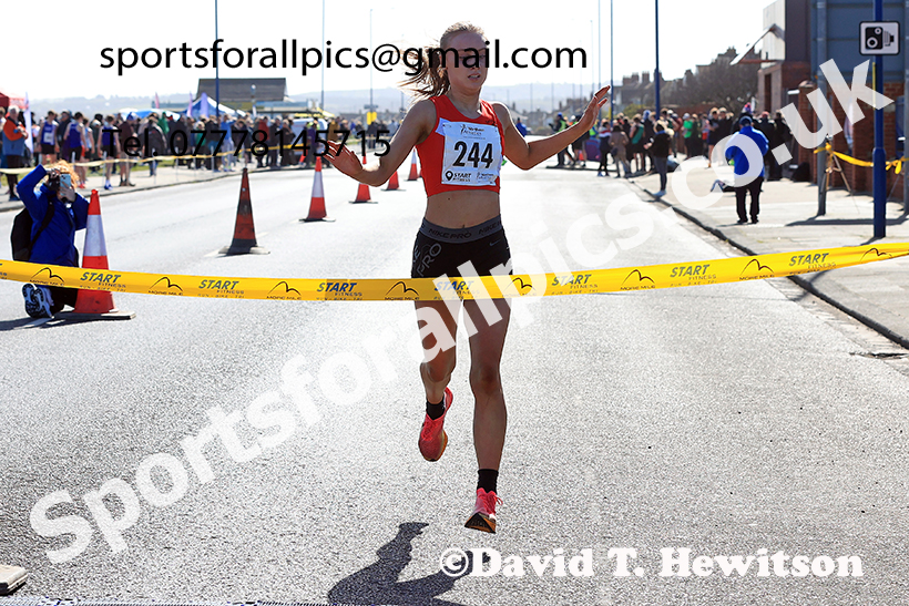 Womens under-17s 5k, 2025 Northern 12 and 6 Stage Road Relays and Junior 5k, Redcar. Photo: David T. Hewitson/Sports for All Pics